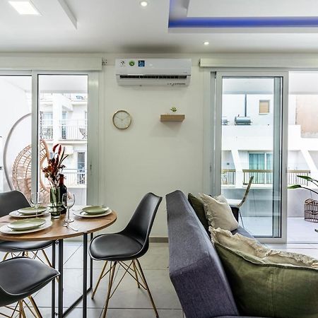 Beach Daze 1-Br Apt By Finikoudes Beach لارنكا المظهر الخارجي الصورة